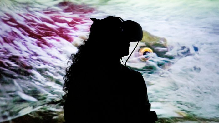 Viewer enjoys "Uninterrupted-VR" by Nettie Wild, Betsy Carson, Rae Hull, and Michael Brockington. Photo credit: Taylor Robinson.